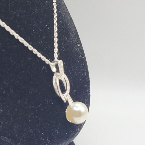 Beautiful Faux Pearl 16” Necklace & Matching Earring Set - NVC - Picture 4 of 8